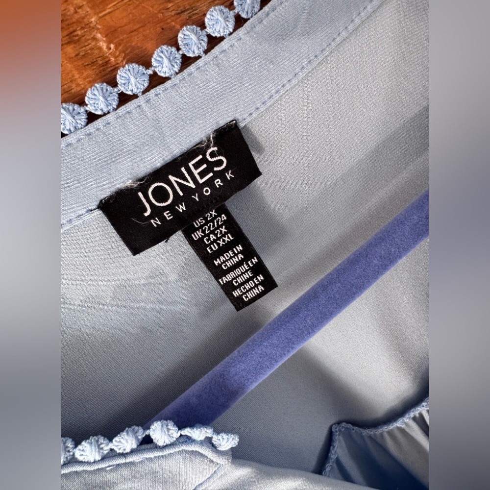 Jones New York size 2x Soft Blue Blouse with Trim - Picture 3 of 4